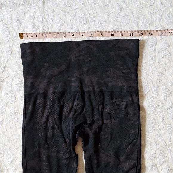 Spanx Camo Cropped Leggings Medium M - Picture 6 of 8